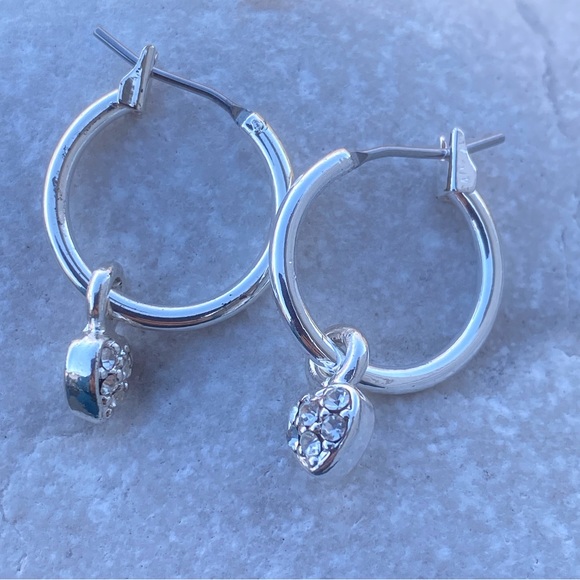Silver plated hoop earrings with Crystal heart dangles - Picture 3 of 6